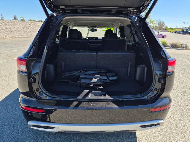 Used 2023 Mitsubishi Outlander SEL image 10