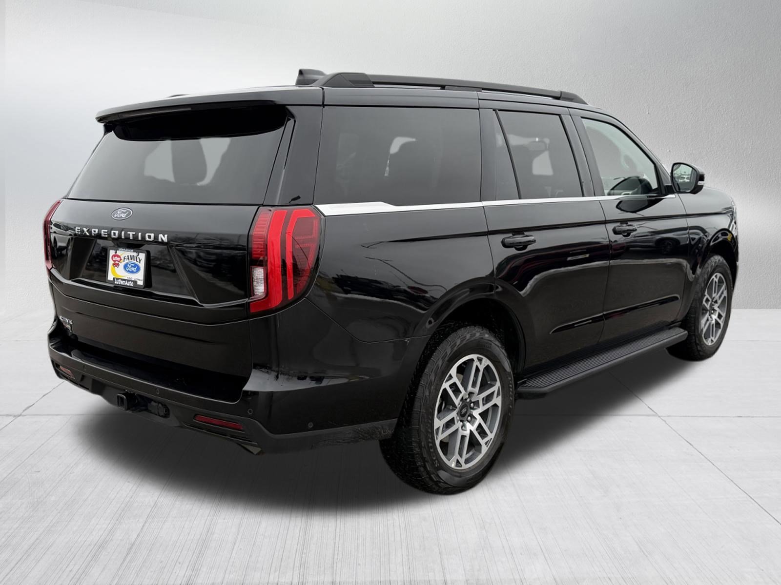 Certified 2025 Ford Expedition Active image 5