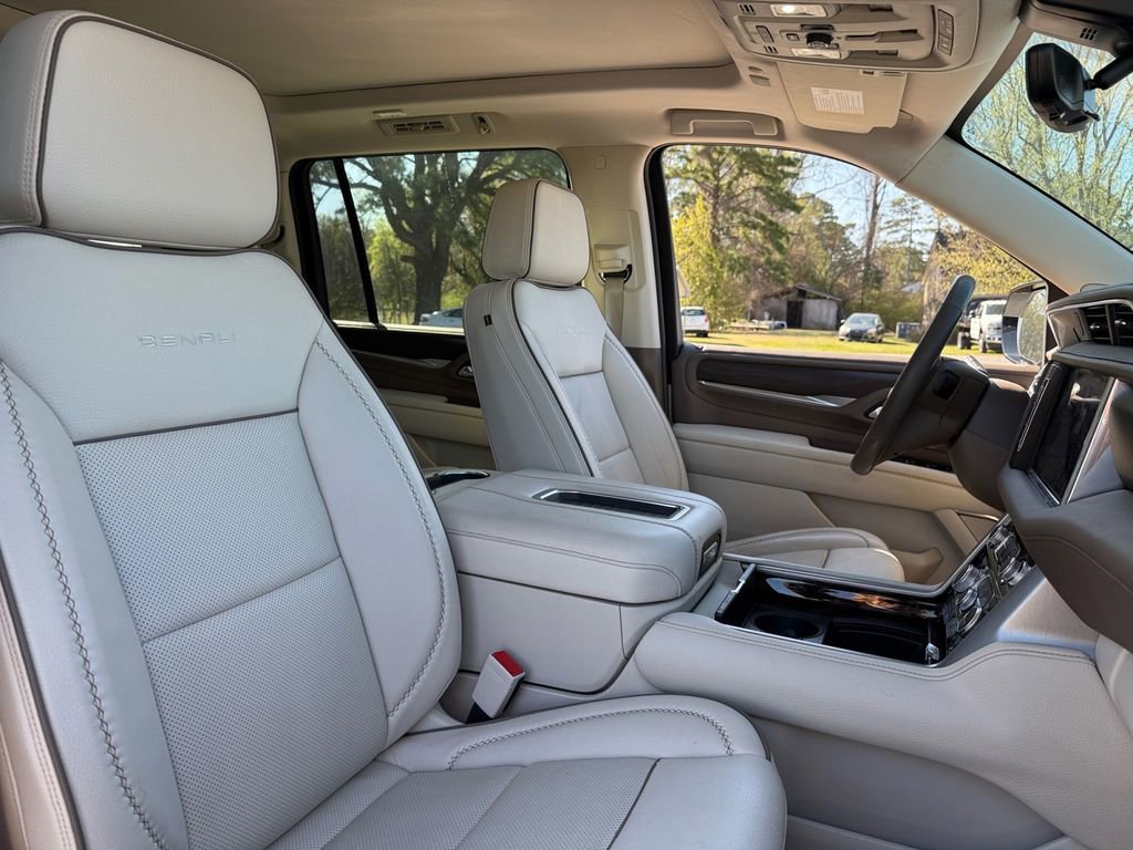 Used 2021 GMC Yukon XL Denali w/ Advanced Technology Package image 18