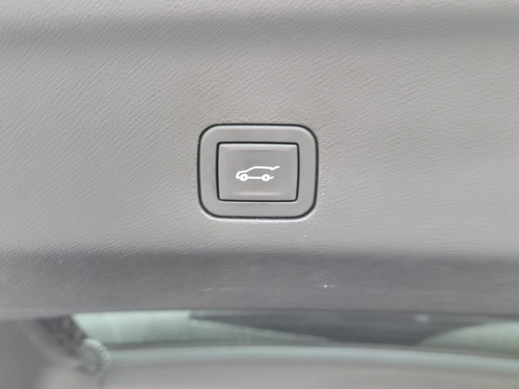 Used 2024 Chevrolet Suburban Premier image 14