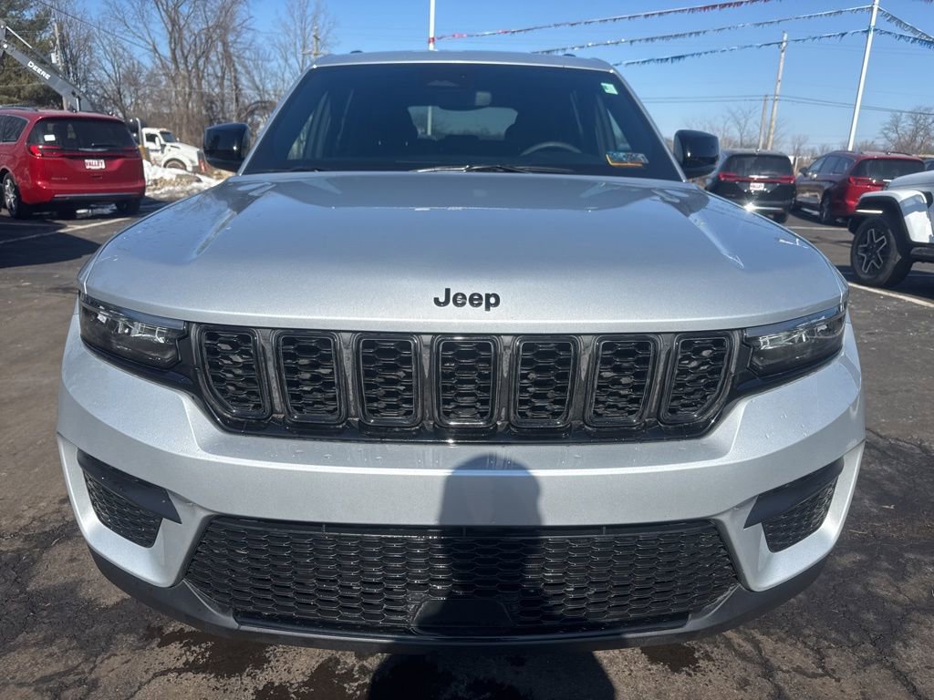 Used 2024 Jeep Grand Cherokee Altitude image 8