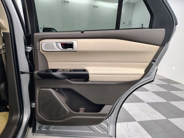 Certified 2020 Ford Explorer Platinum w/ Premium Technology Package AWD/4WD image 32