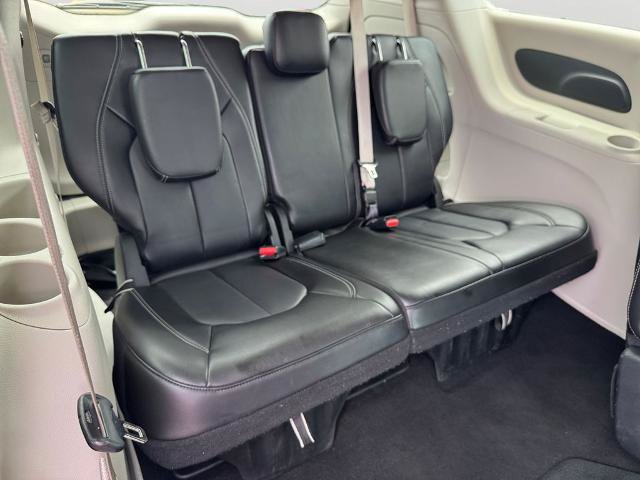 Used 2024 Chrysler Pacifica Touring-L FWD image 8