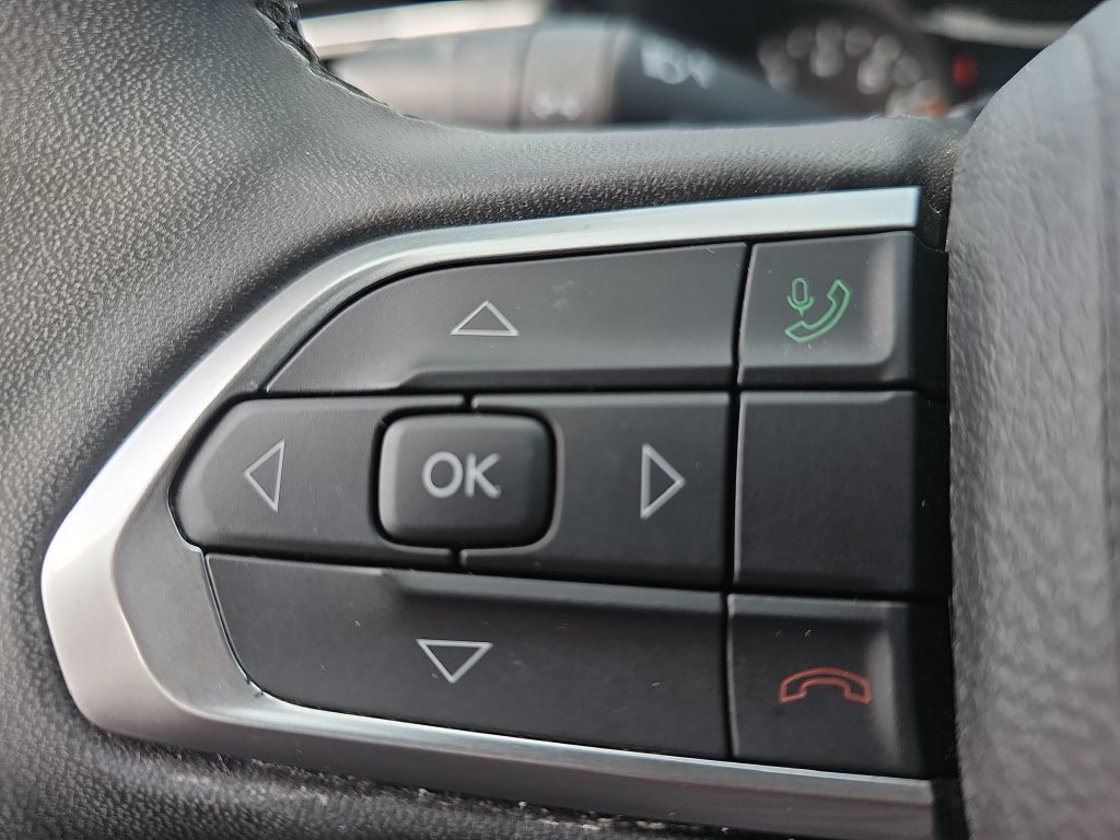 Used 2025 Jeep Compass Limited AWD/4WD image 17
