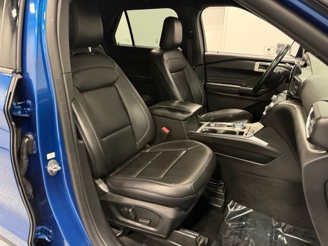 Certified 2020 Ford Explorer XLT w/ Equipment Group 202A AWD/4WD image 35