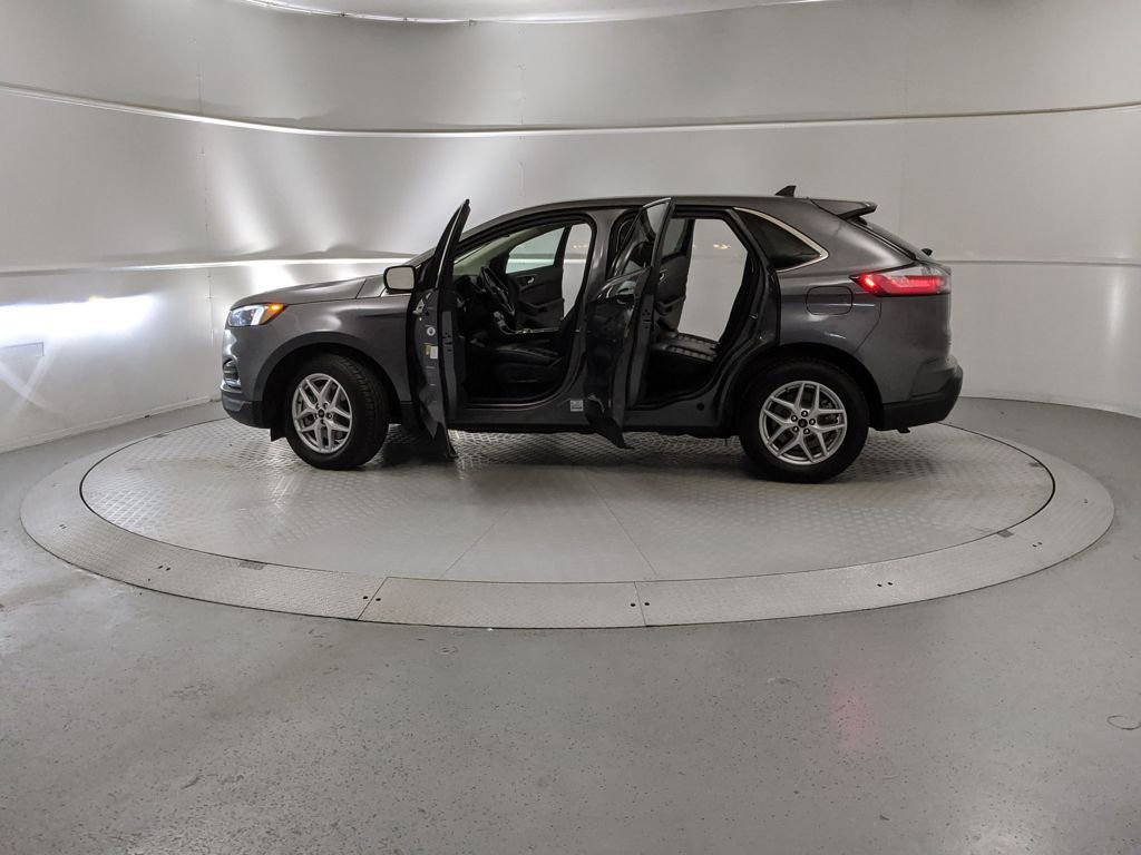 Certified 2024 Ford Edge SEL image 11