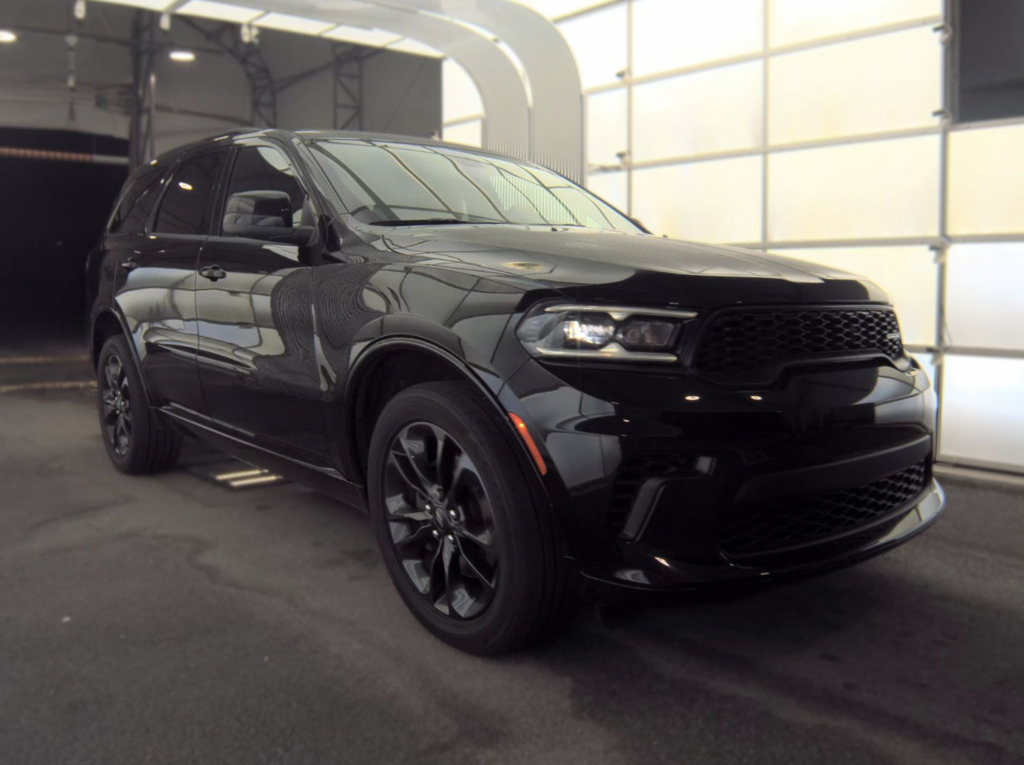 Used 2023 Dodge Durango GT w/ Blacktop Package AWD/4WD image 2