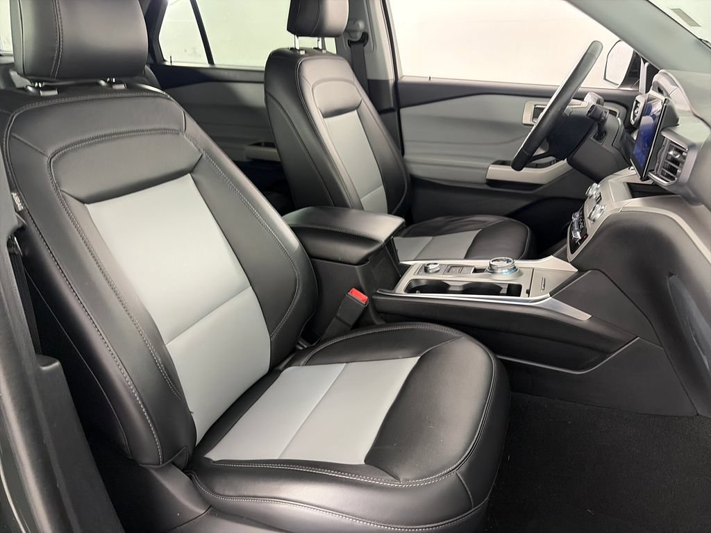 Certified 2024 Ford Explorer XLT w/ Equipment Group 202A AWD/4WD image 31