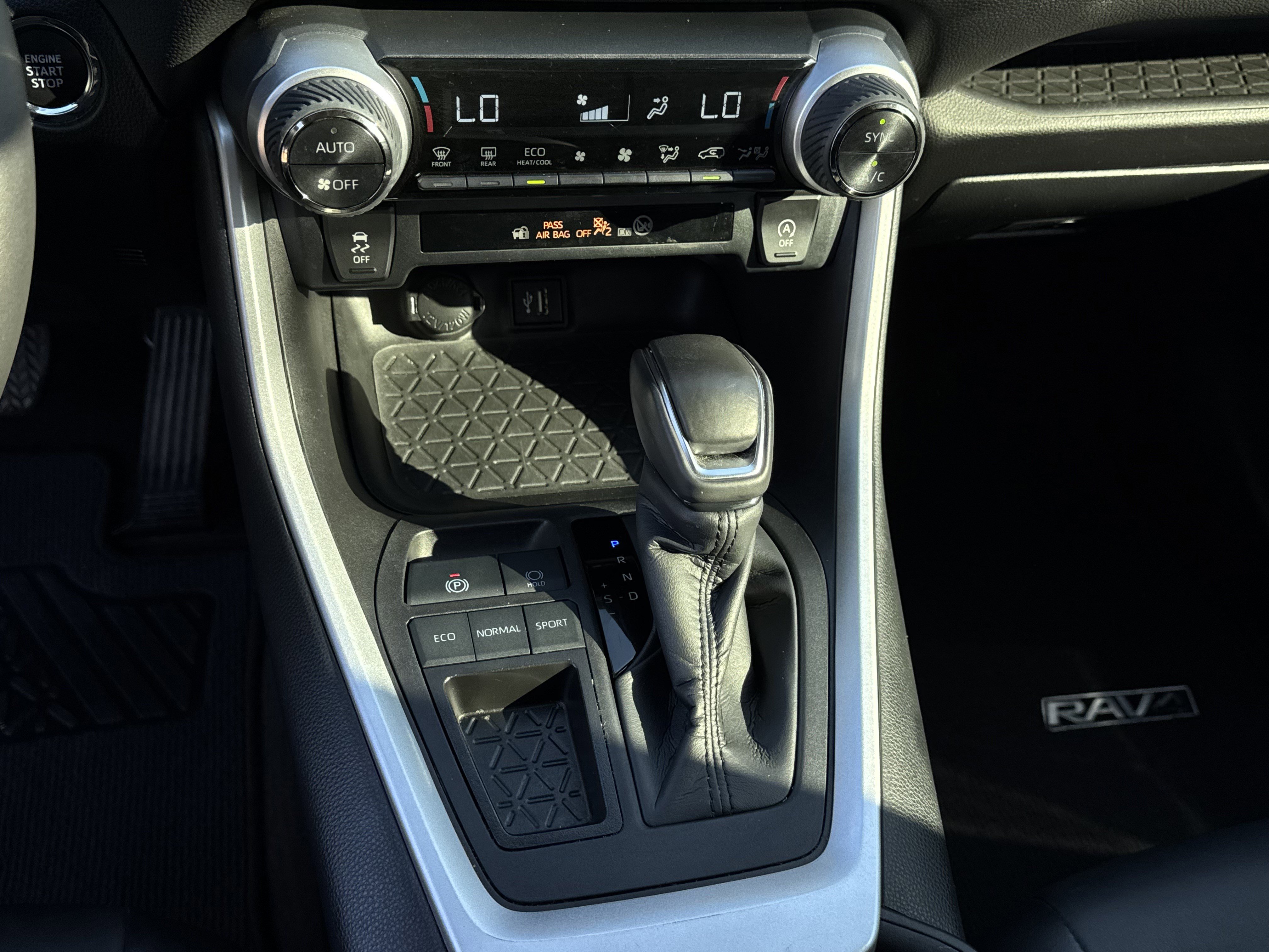 Used 2023 Toyota RAV4 XLE Premium image 22