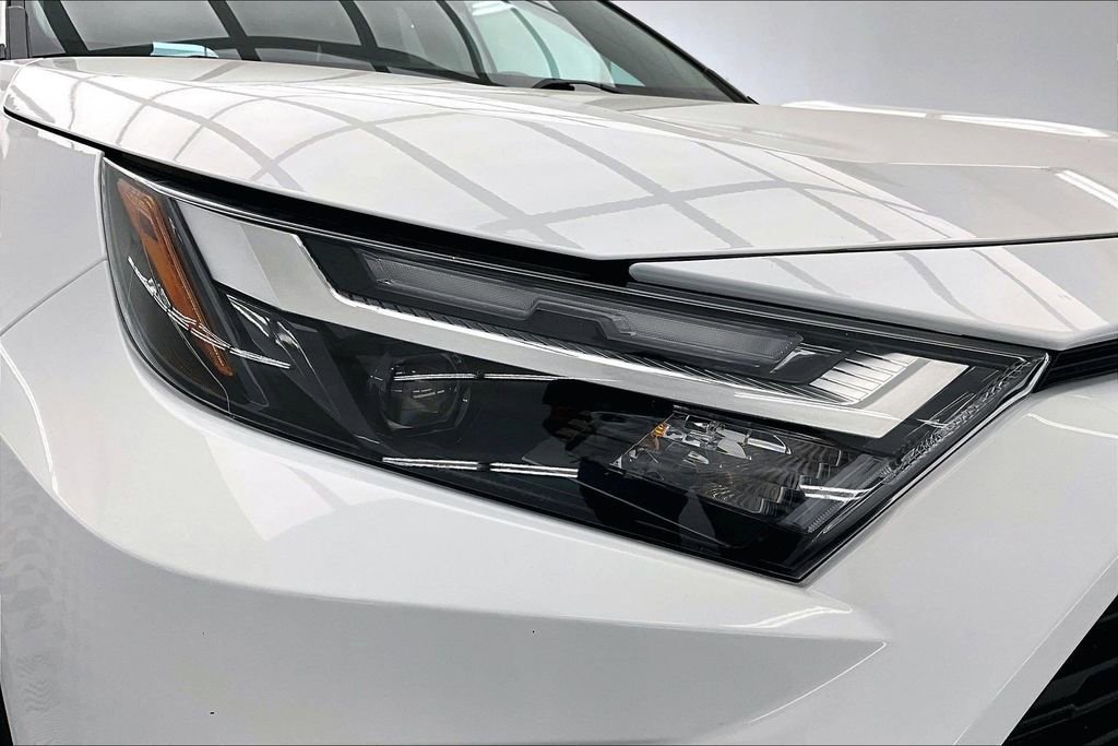 Used 2025 Toyota RAV4 XLE AWD/4WD image 29