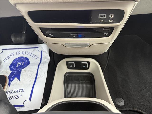 Used 2017 Chrysler Pacifica Limited FWD image 28