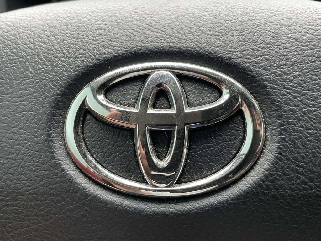 Used 2023 Toyota Tacoma SR5 AWD/4WD image 29