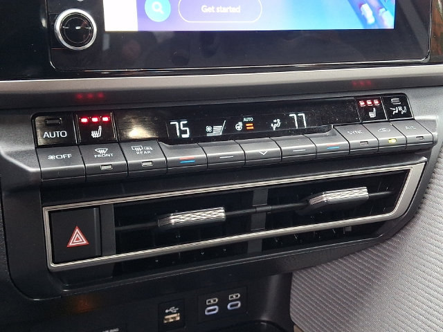 Used 2025 Toyota Camry SE w/ Convenience Package FWD image 16