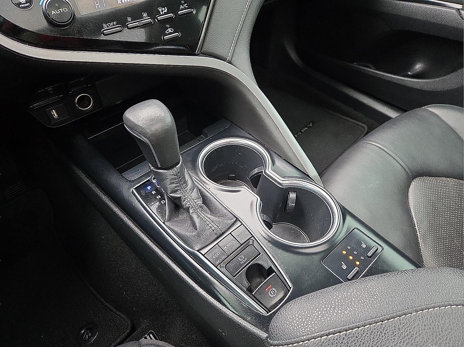 Used 2020 Toyota Camry XSE image 25