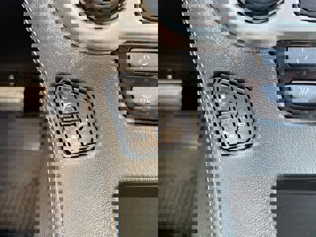 Used 2016 GMC Yukon SLT w/ Premium Edition image 29