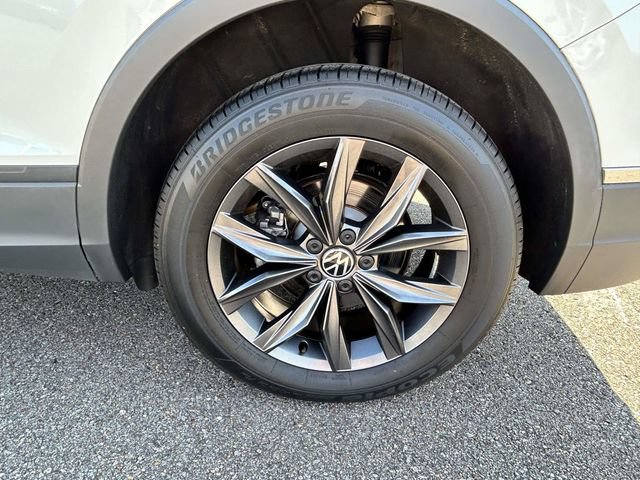 Used 2023 Volkswagen Tiguan SE FWD image 3
