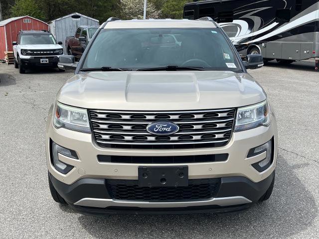 Certified 2017 Ford Explorer XLT w/ Equipment Group 202A image 5