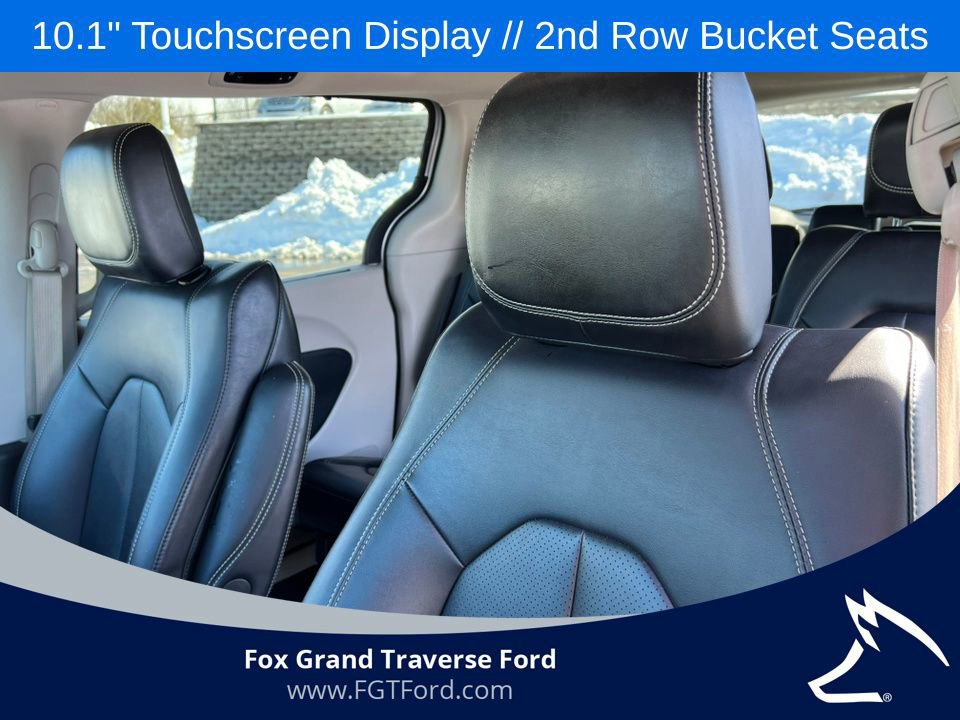 Used 2024 Chrysler Pacifica Touring-L image 16