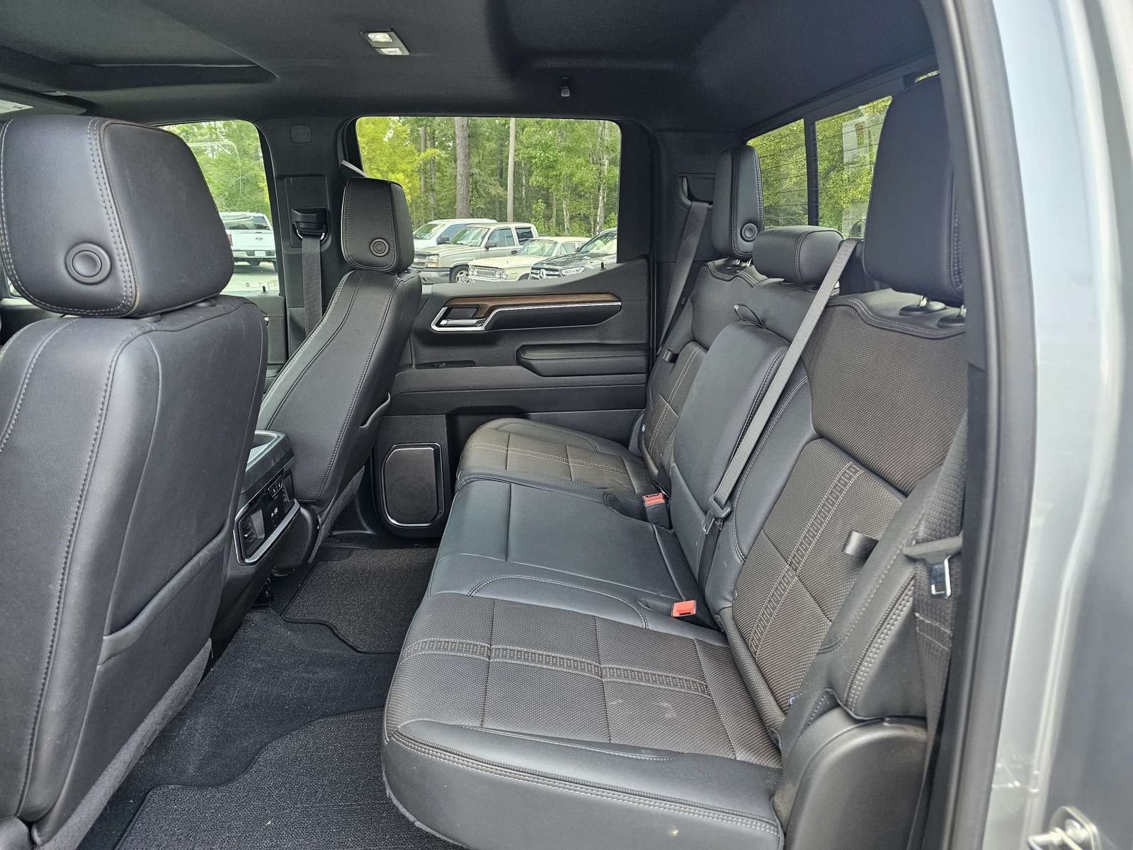 Used 2024 Chevrolet Silverado 1500 High Country w/ Technology Package AWD/4WD image 13