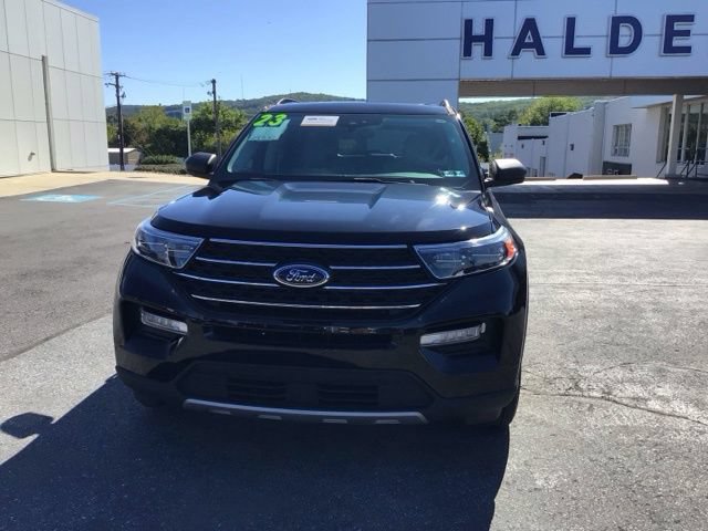 Certified 2023 Ford Explorer XLT w/ Equipment Group 202A RWD image 3