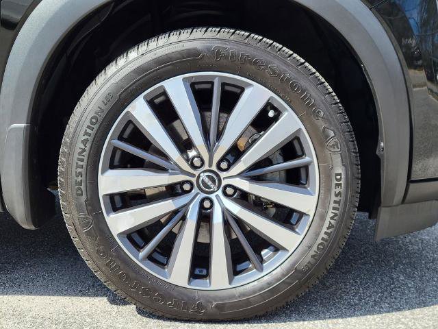 Used 2022 Nissan Pathfinder Platinum w/ Cargo Package image 10