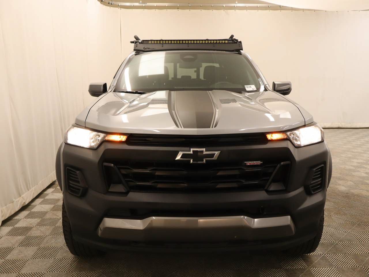 Used 2025 Chevrolet Colorado Trail Boss w/ LPO, Hood Decal Package AWD/4WD image 4