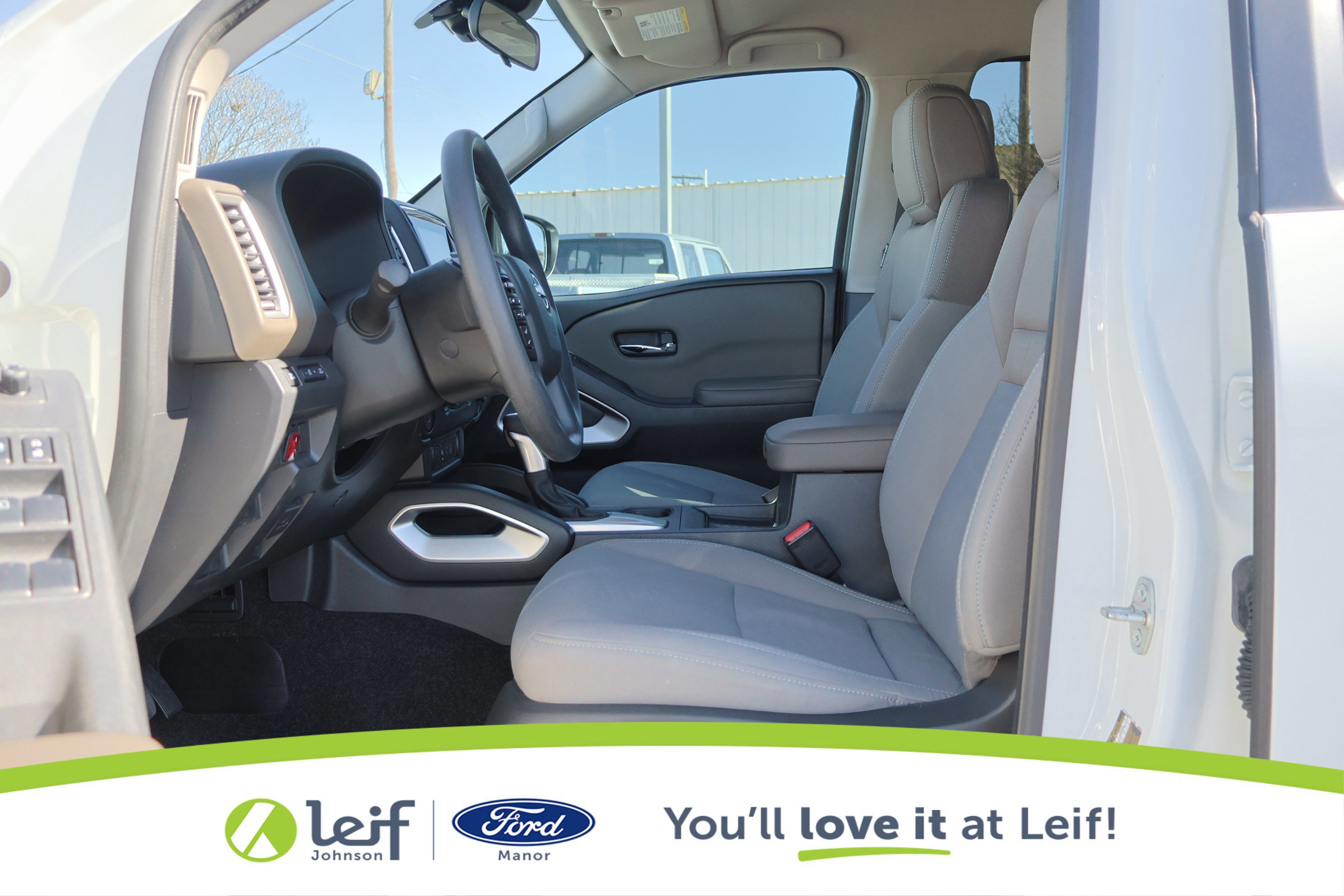 Used 2022 Nissan Frontier SV w/ Technology Package image 11