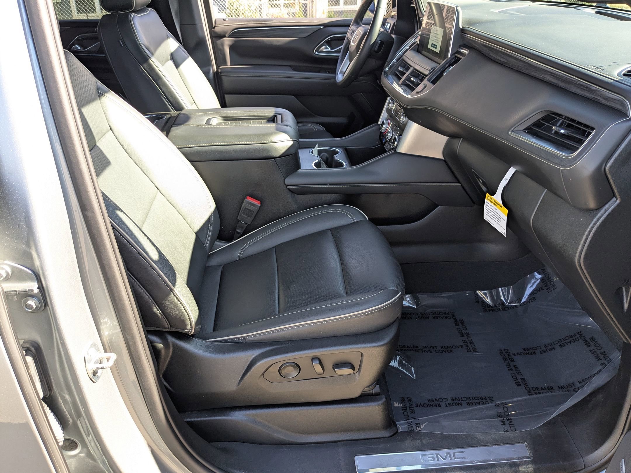 Used 2023 GMC Yukon SLT image 39