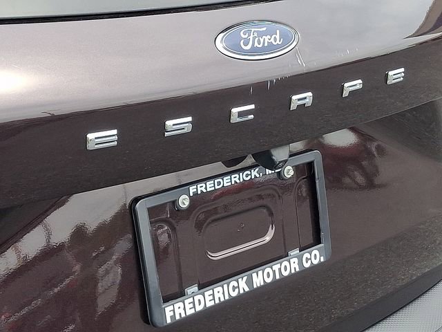 Certified 2023 Ford Escape Platinum w/ Class II Trailer Tow Package AWD/4WD image 30