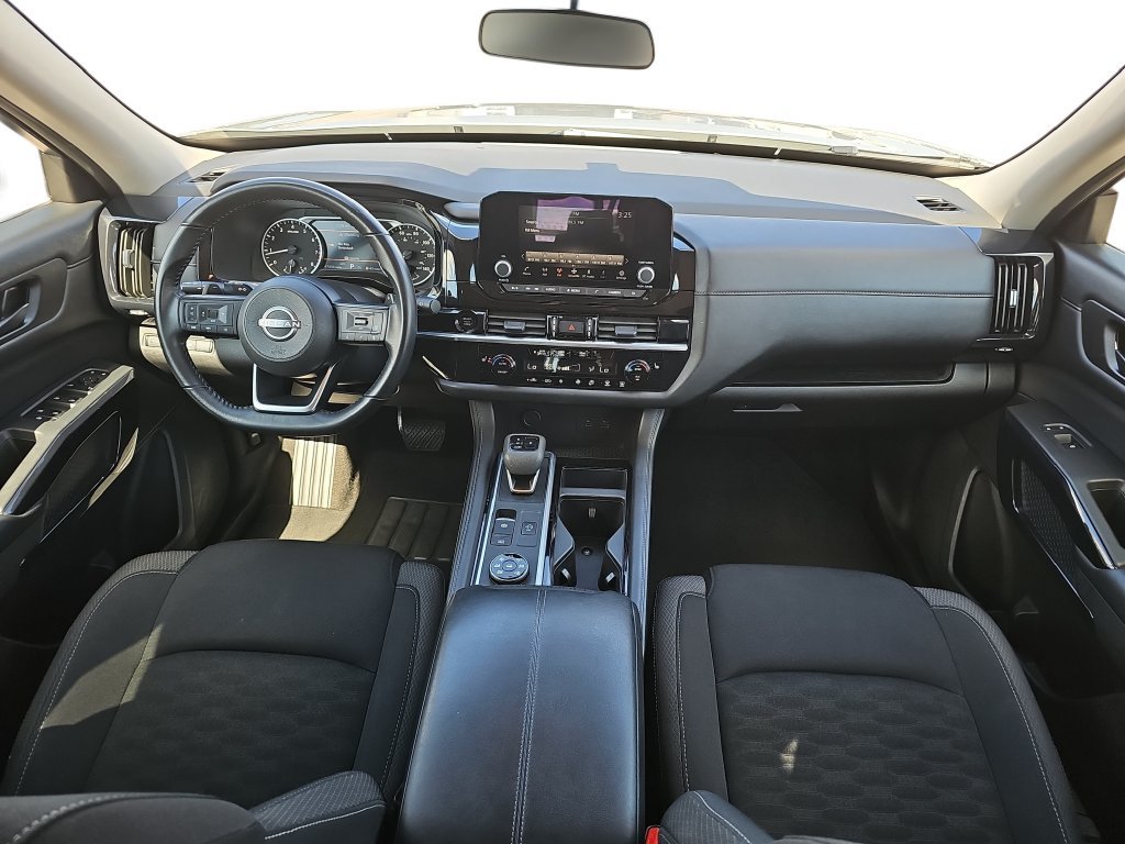 Used 2025 Nissan Pathfinder SV AWD/4WD image 9