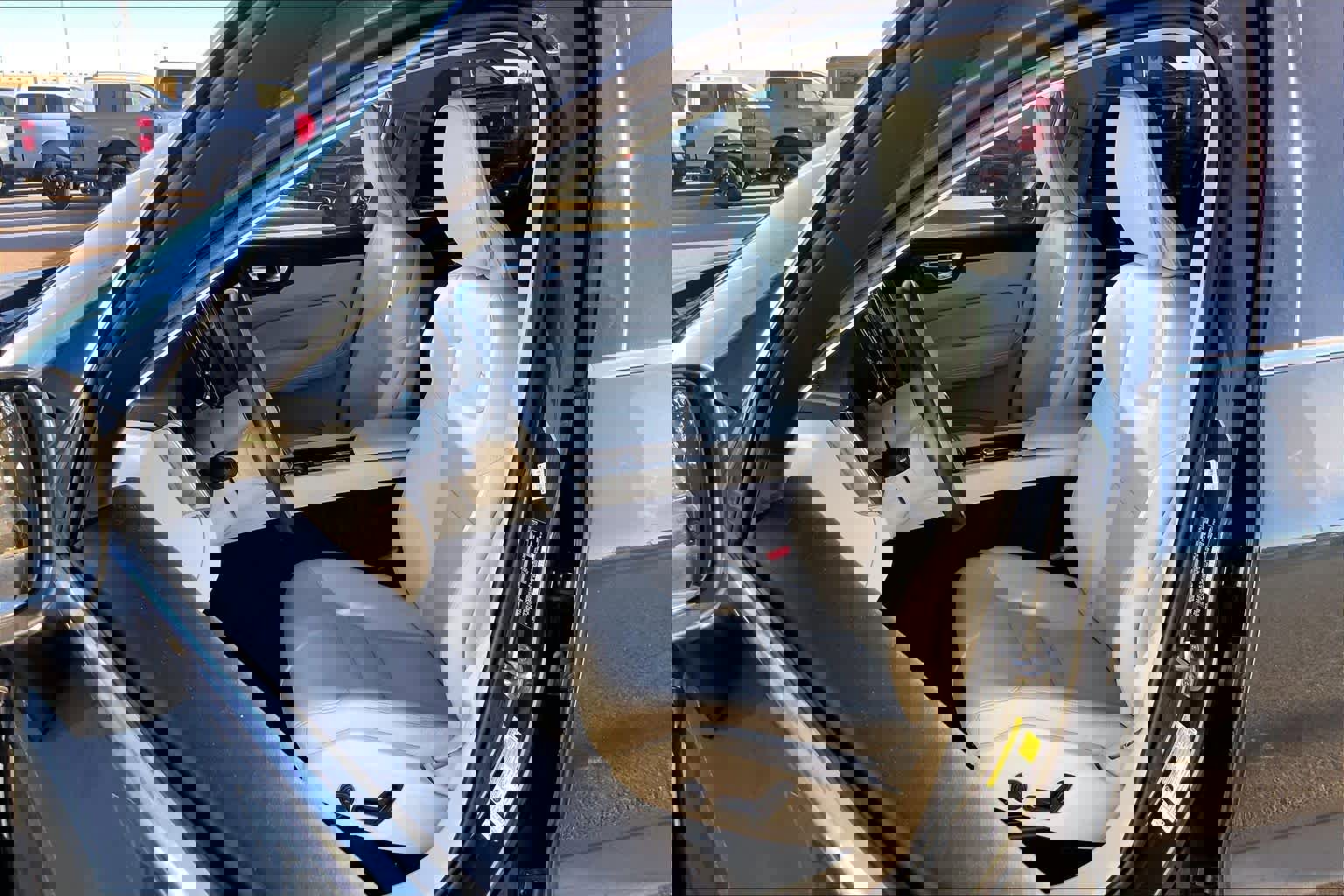 Used 2022 Volvo XC60 B5 Momentum w/ Protection Package Premier image 7