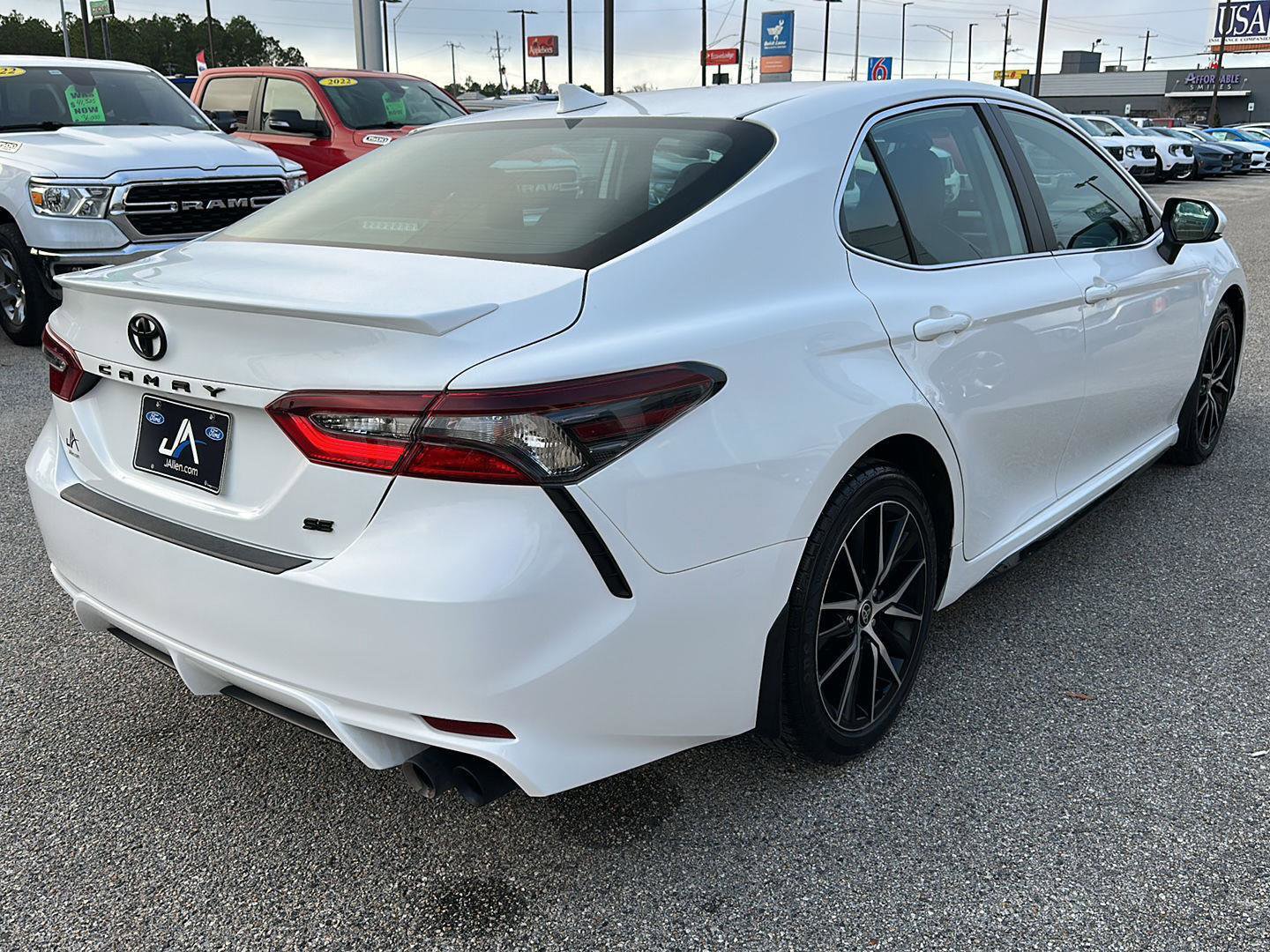 Used 2024 Toyota Camry SE image 8