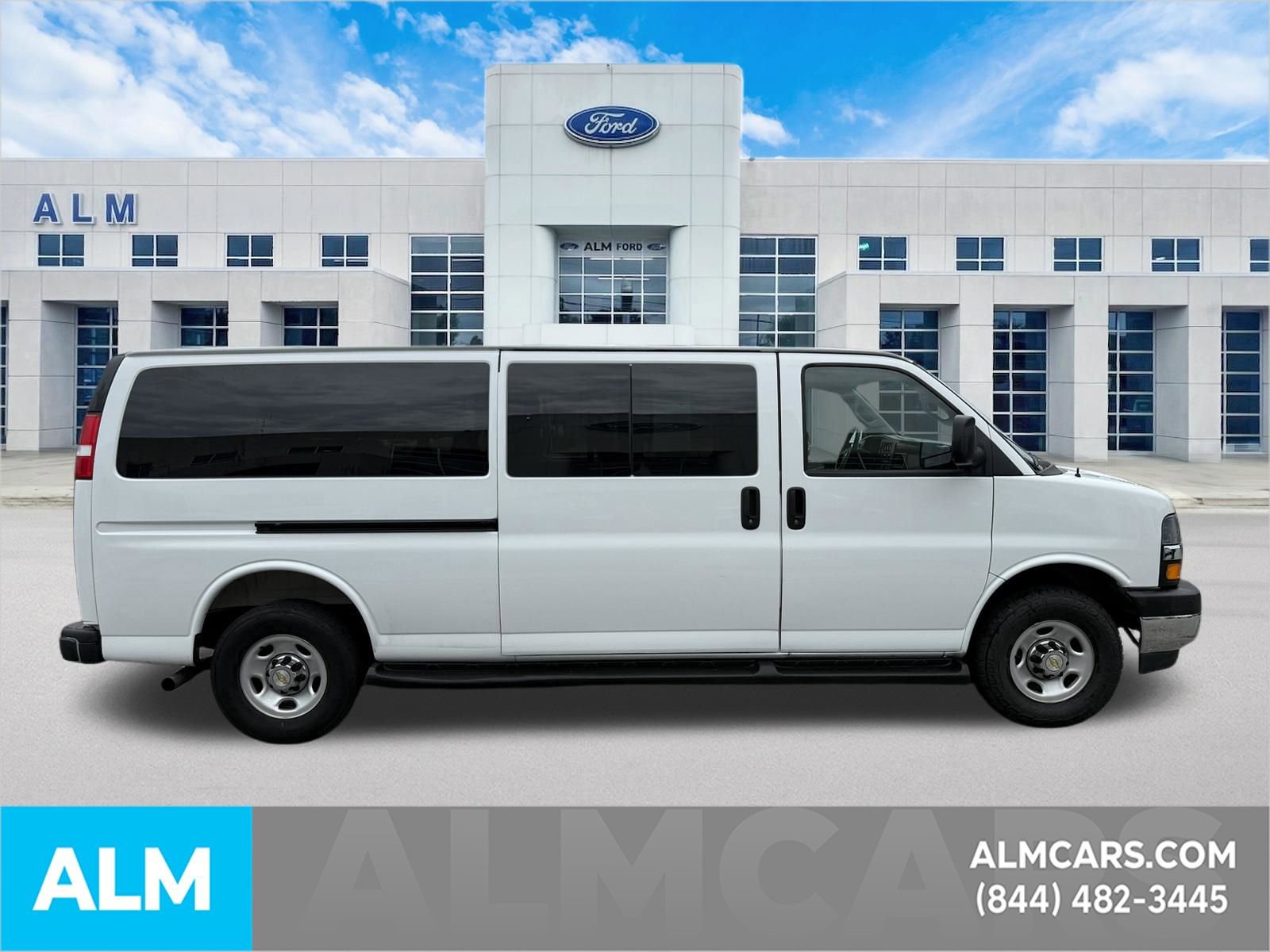 Used 2025 Chevrolet Express 3500 LT w/ LT Preferred Equipment Group RWD image 6
