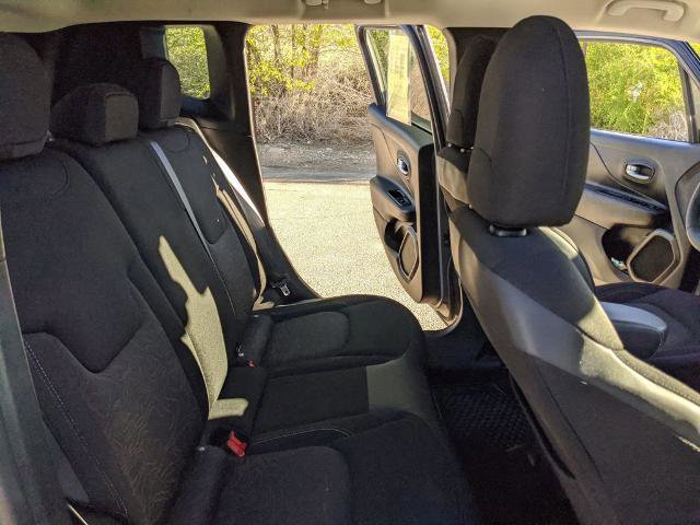 Used 2023 Jeep Renegade Latitude AWD/4WD image 21