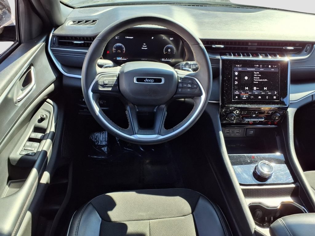 Used 2023 Jeep Grand Cherokee Altitude AWD/4WD image 9