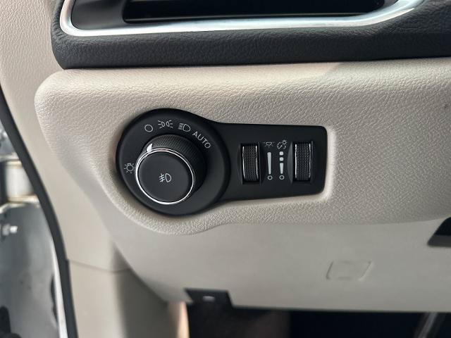 Used 2023 Chrysler Pacifica Limited FWD image 20