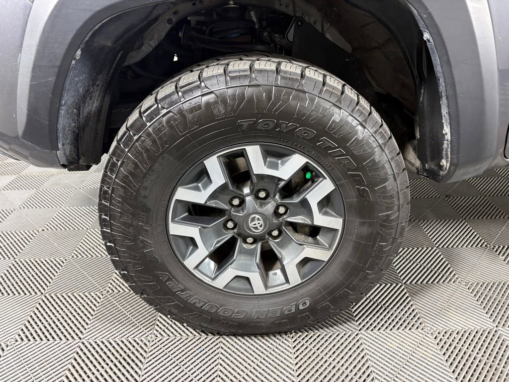 Used 2023 Toyota Tacoma TRD Off-Road w/ Technology Package AWD/4WD image 11