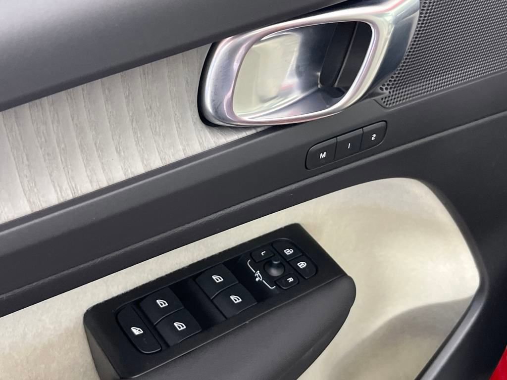 Used 2022 Volvo XC40 T5 Inscription image 24