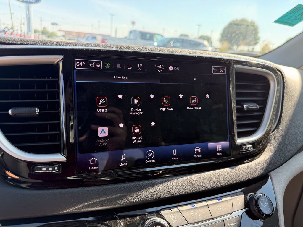 Used 2023 Chrysler Pacifica Touring-L FWD image 26