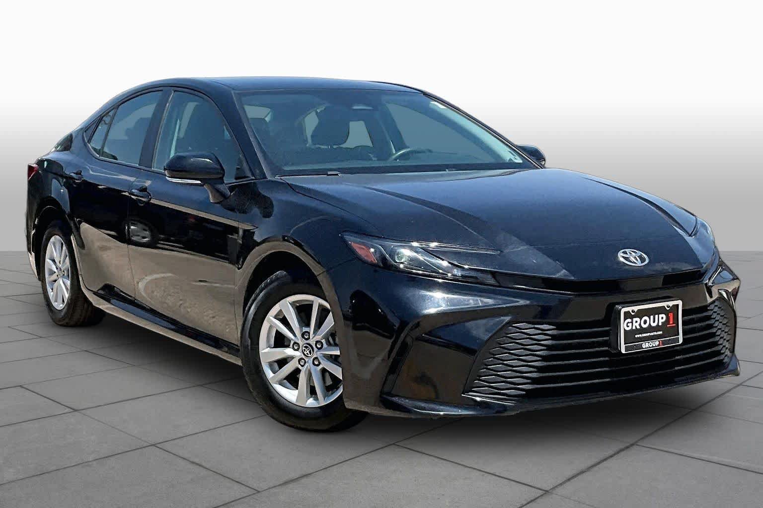Used 2025 Toyota Camry LE FWD image 3