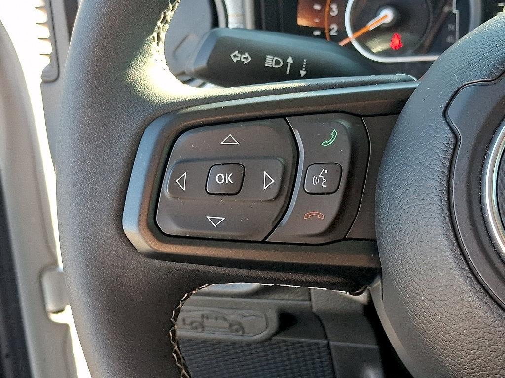 Used 2025 Jeep Wrangler Sport AWD/4WD image 18
