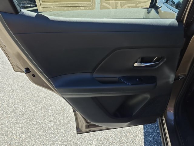 Used 2025 Nissan Kicks SV w/ SV Premium Package FWD image 28