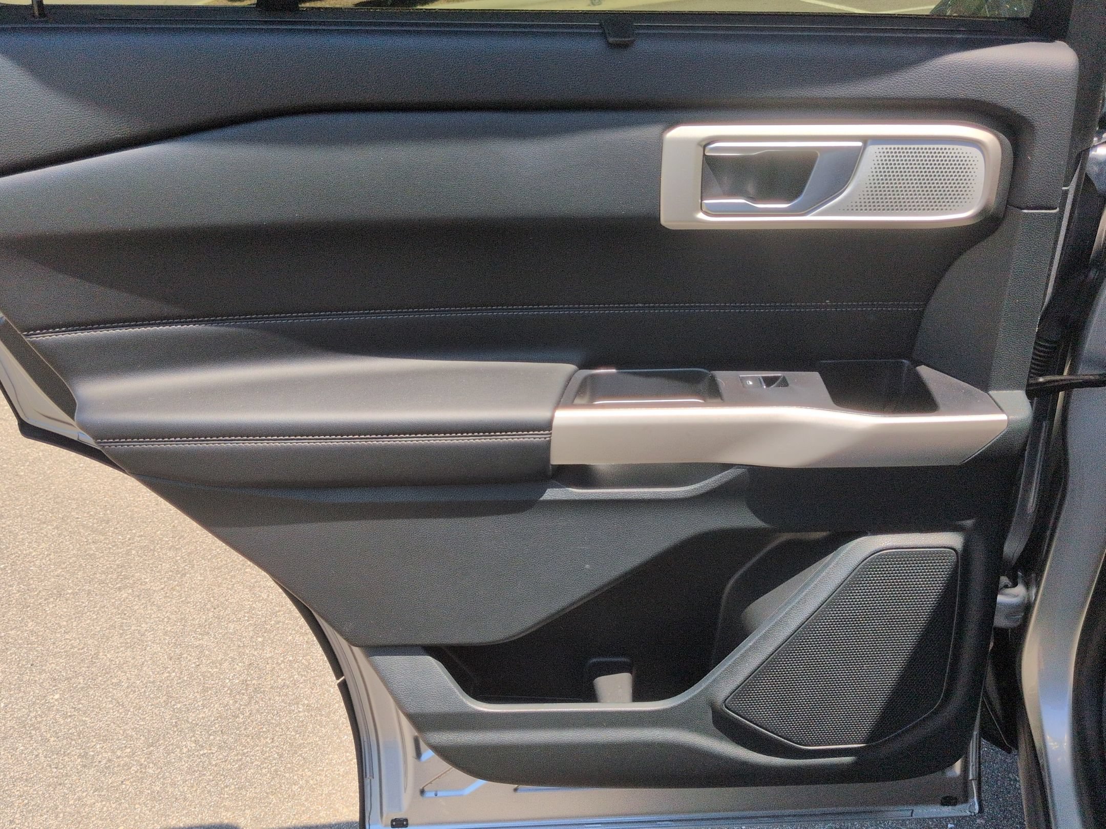 Certified 2023 Ford Explorer Limited w/ Limited Technology Package RWD image 30
