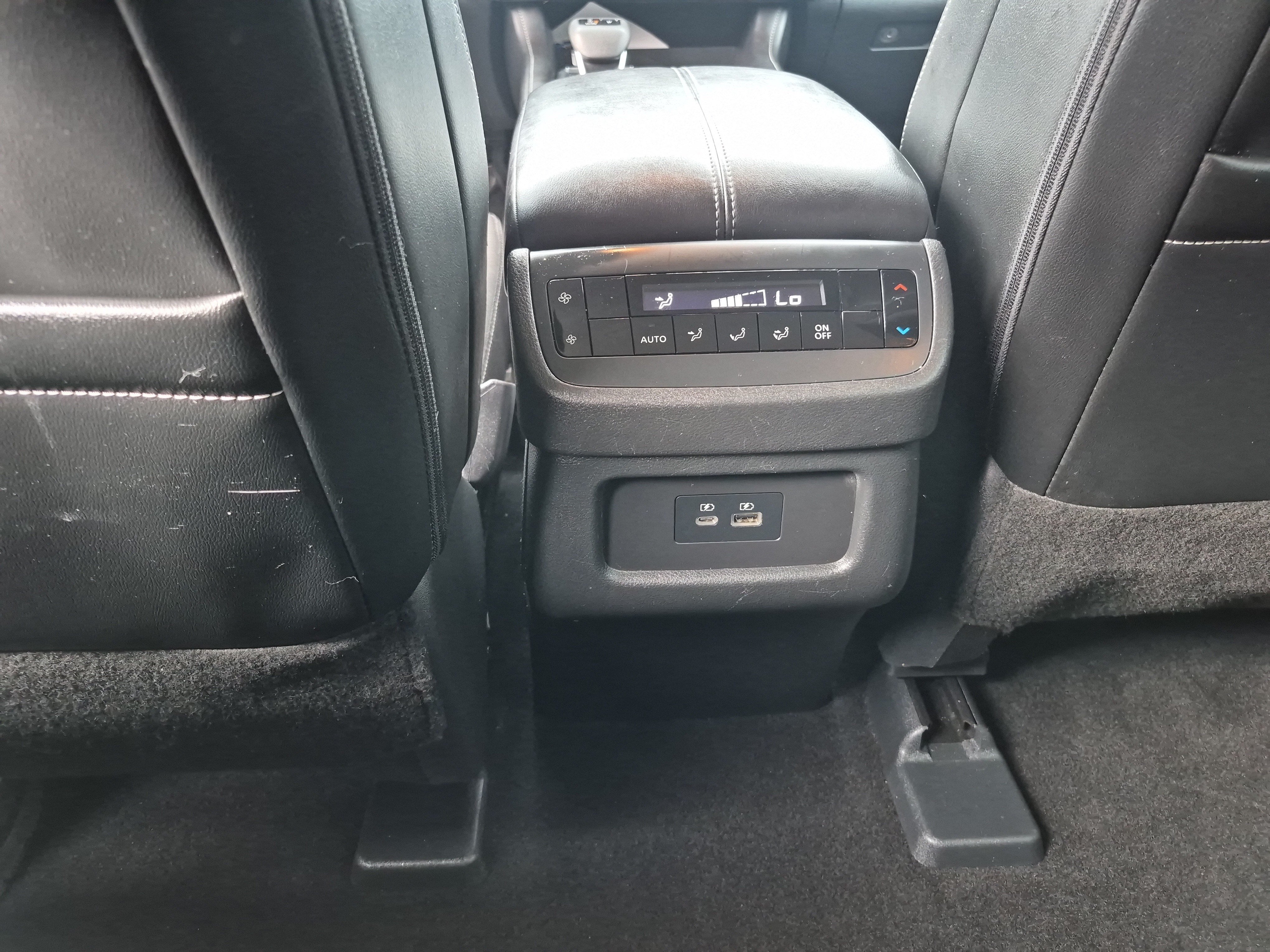 Used 2024 Nissan Pathfinder SL AWD/4WD image 27