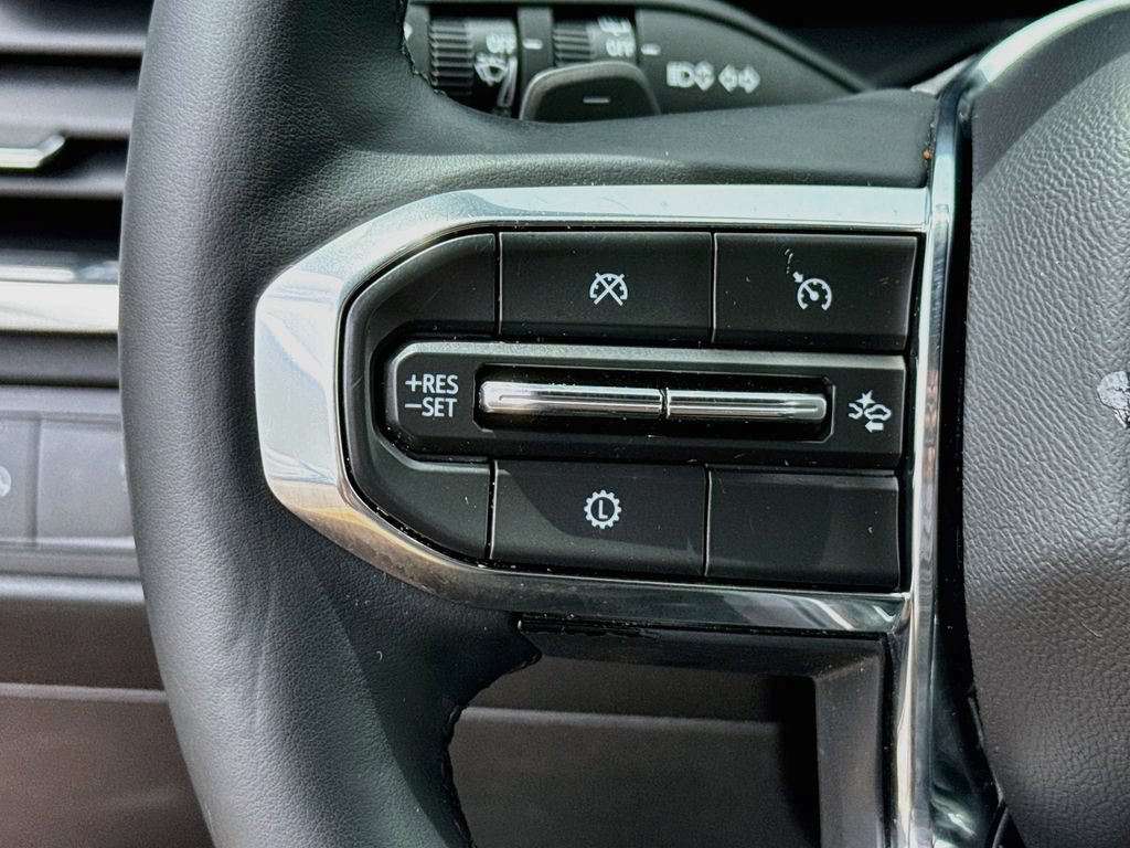 Used 2024 GMC Acadia Elevation w/ Black Edition FWD image 12