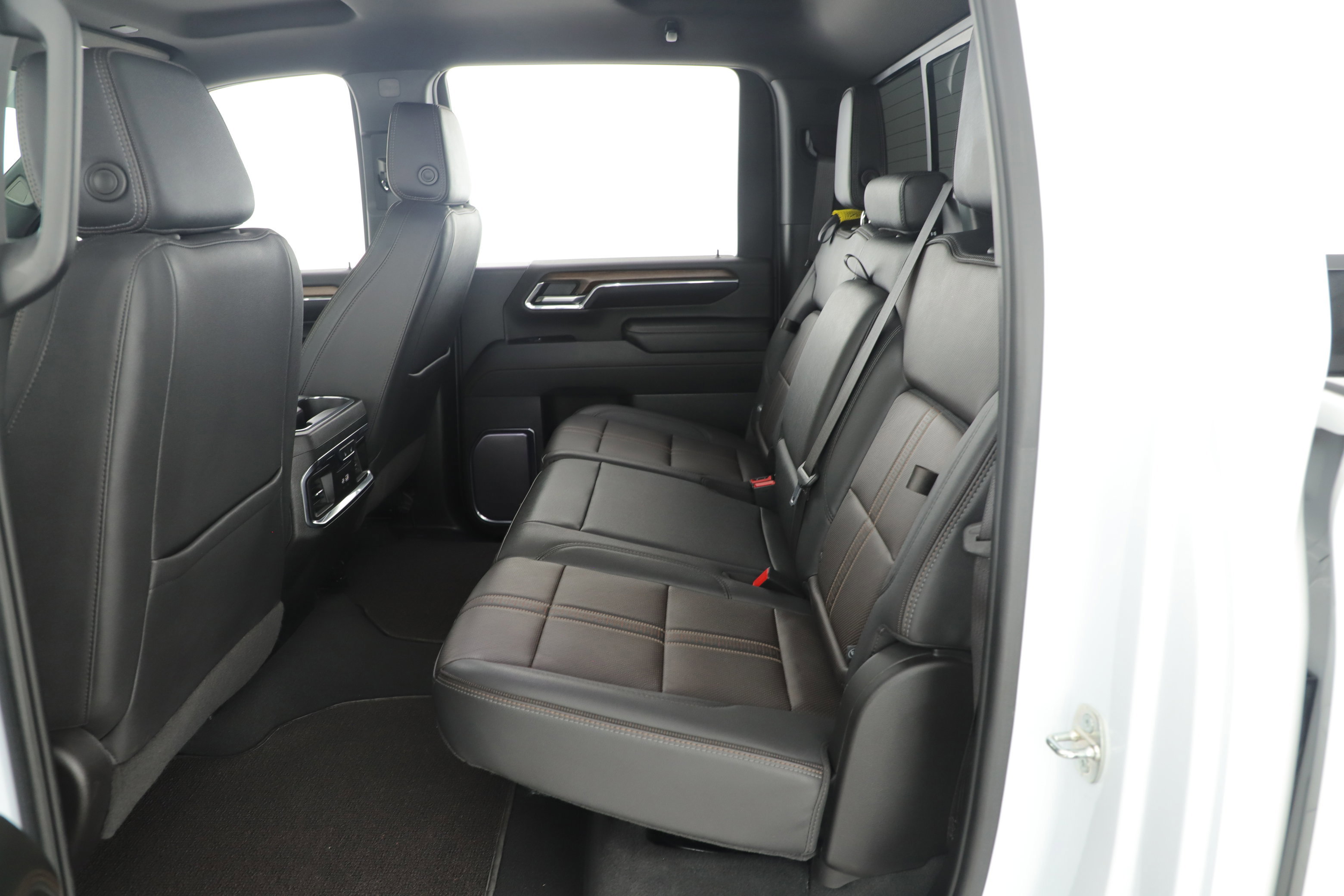 Used 2024 Chevrolet Silverado 3500 High Country w/ Technology Package image 25