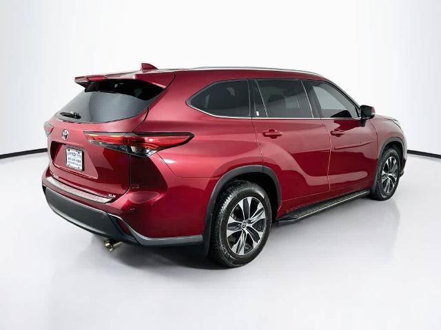 Used 2020 Toyota Highlander XLE FWD image 25