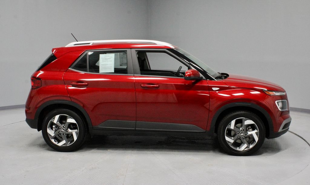 Used 2025 Hyundai Venue SEL FWD image 5