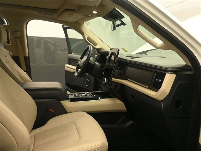 Certified 2024 Ford Expedition Platinum image 17
