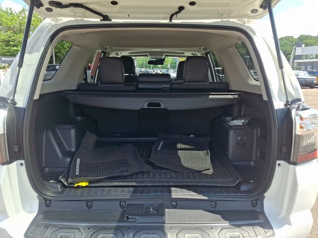 Used 2020 Toyota 4Runner SR5 Premium w/ Moonroof Package AWD/4WD image 29